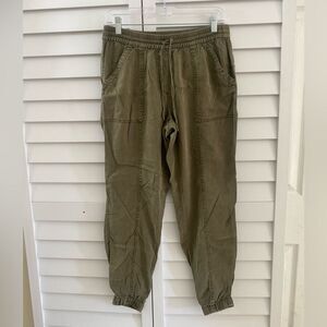 Women’s olive green cargo pants